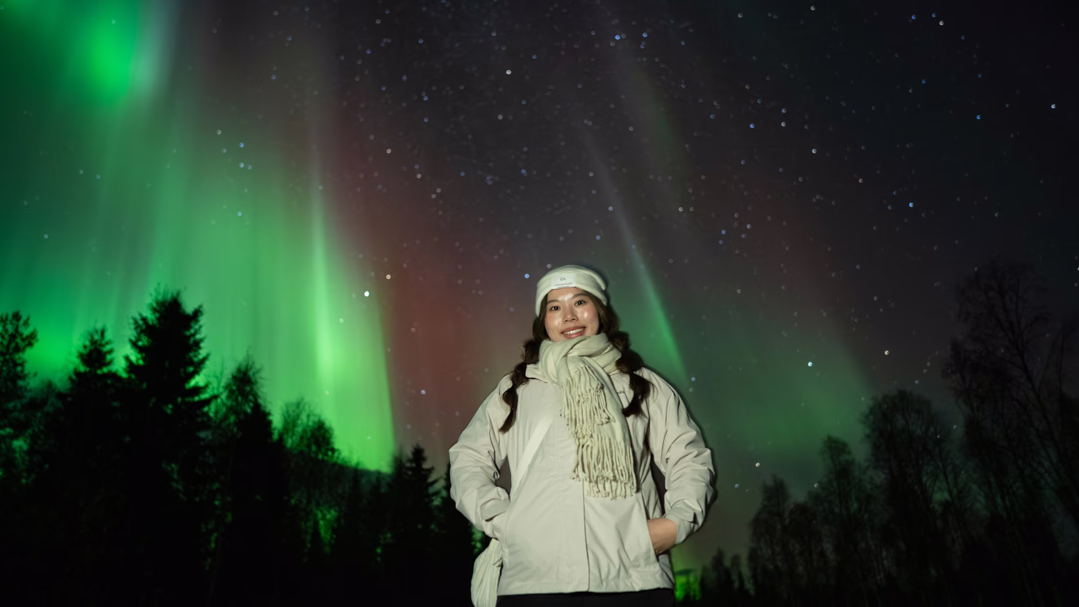 Photo réelle d'aurore d'un tour Lapland Explorers