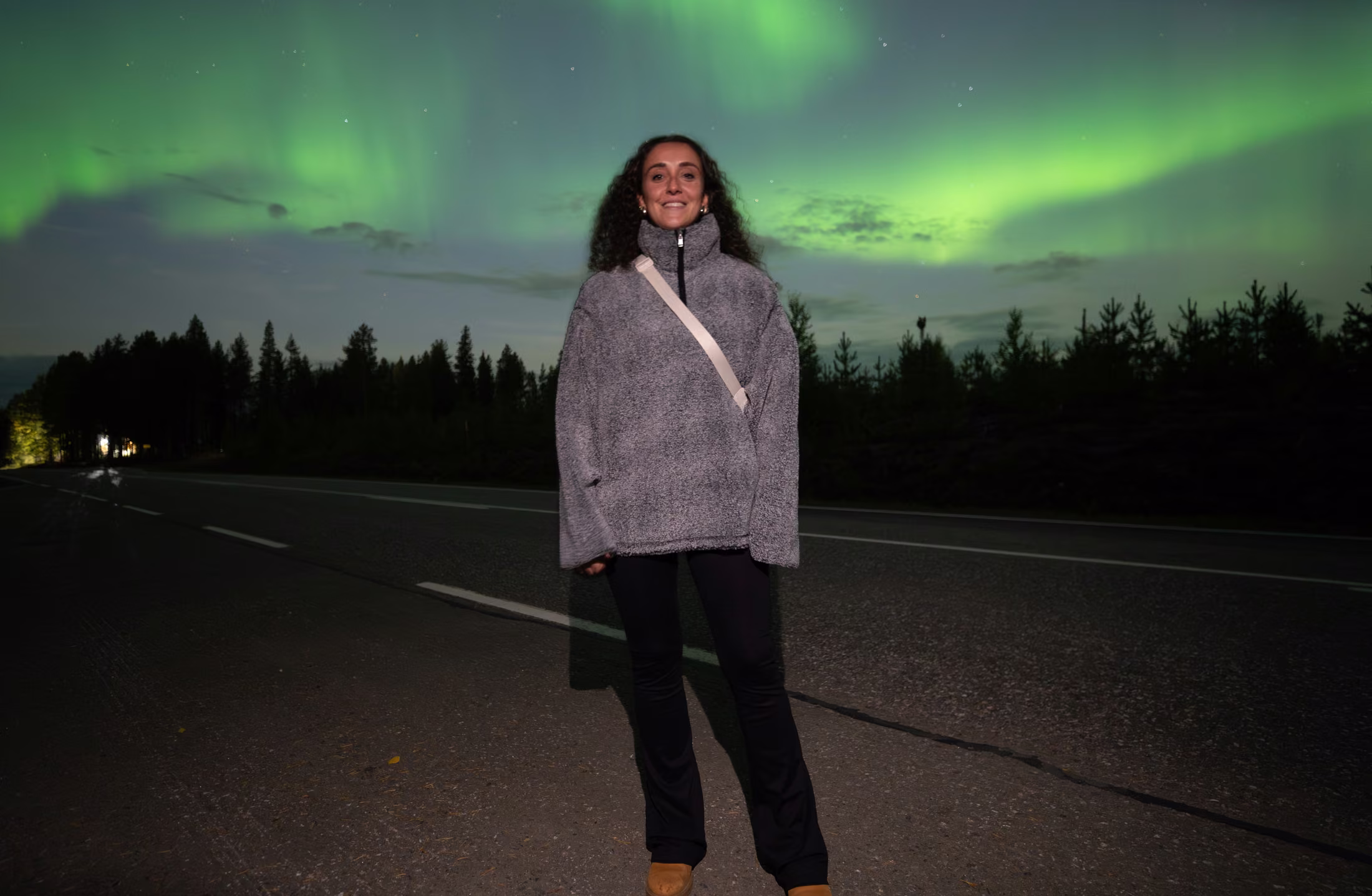 Photo réelle d'aurore d'un tour Lapland Explorers