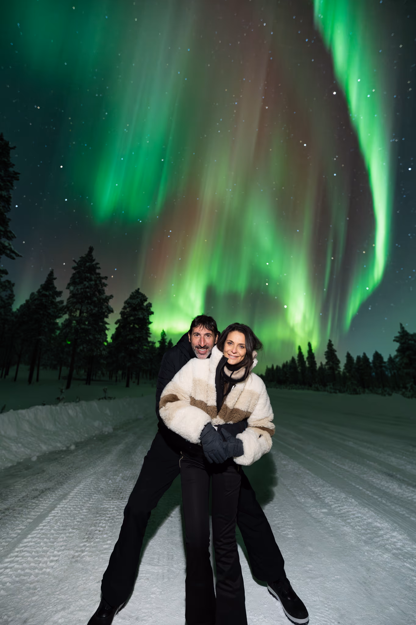 Foto real de aurora de un tour de Lapland Explorers