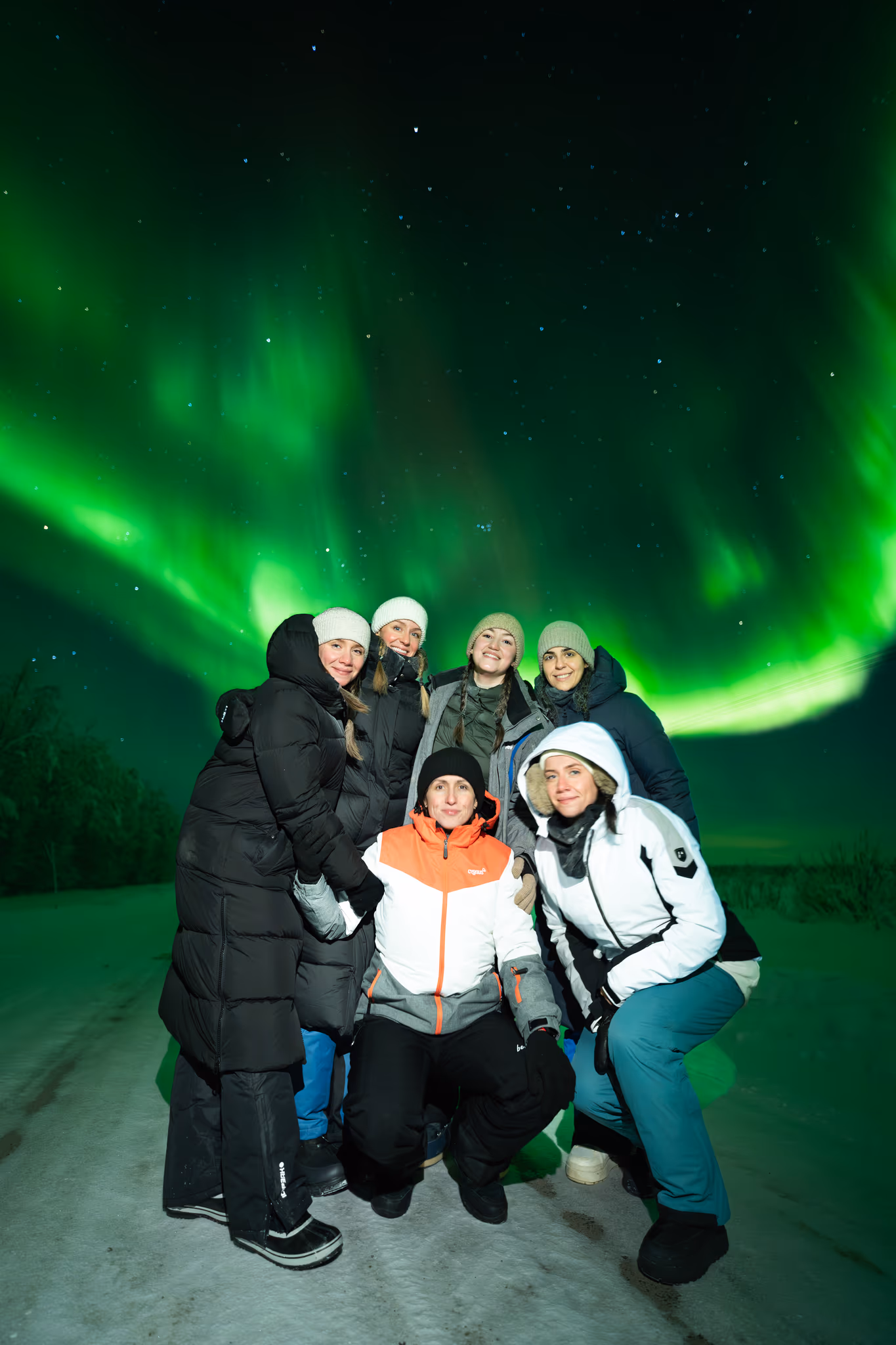 Photo réelle d'aurore d'un tour Lapland Explorers