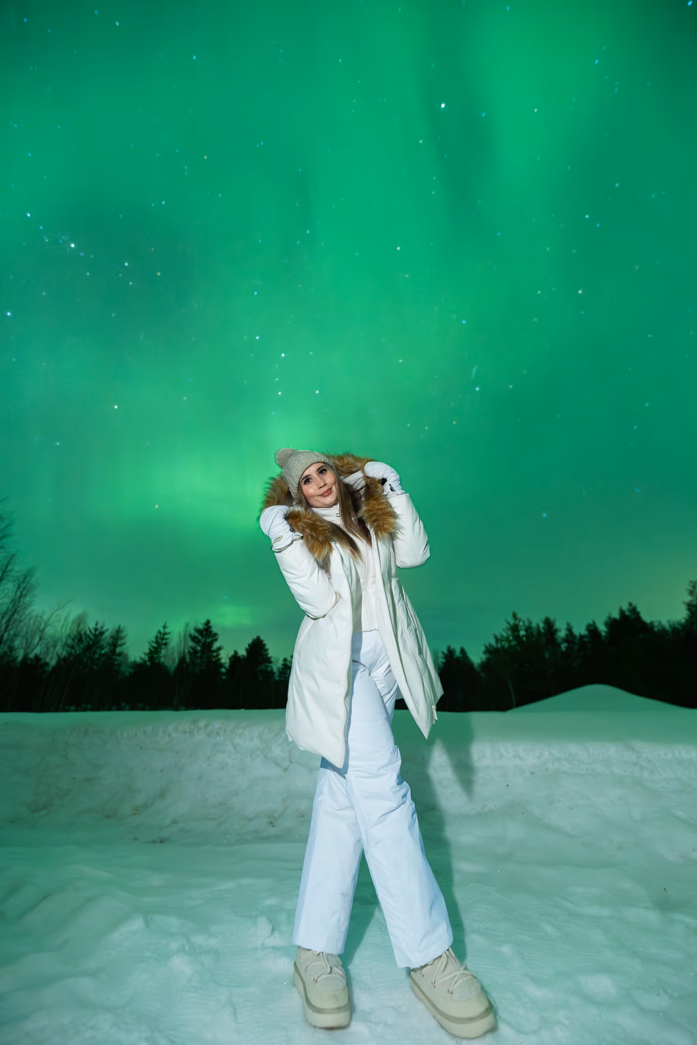 Photo réelle d'aurore d'un tour Lapland Explorers
