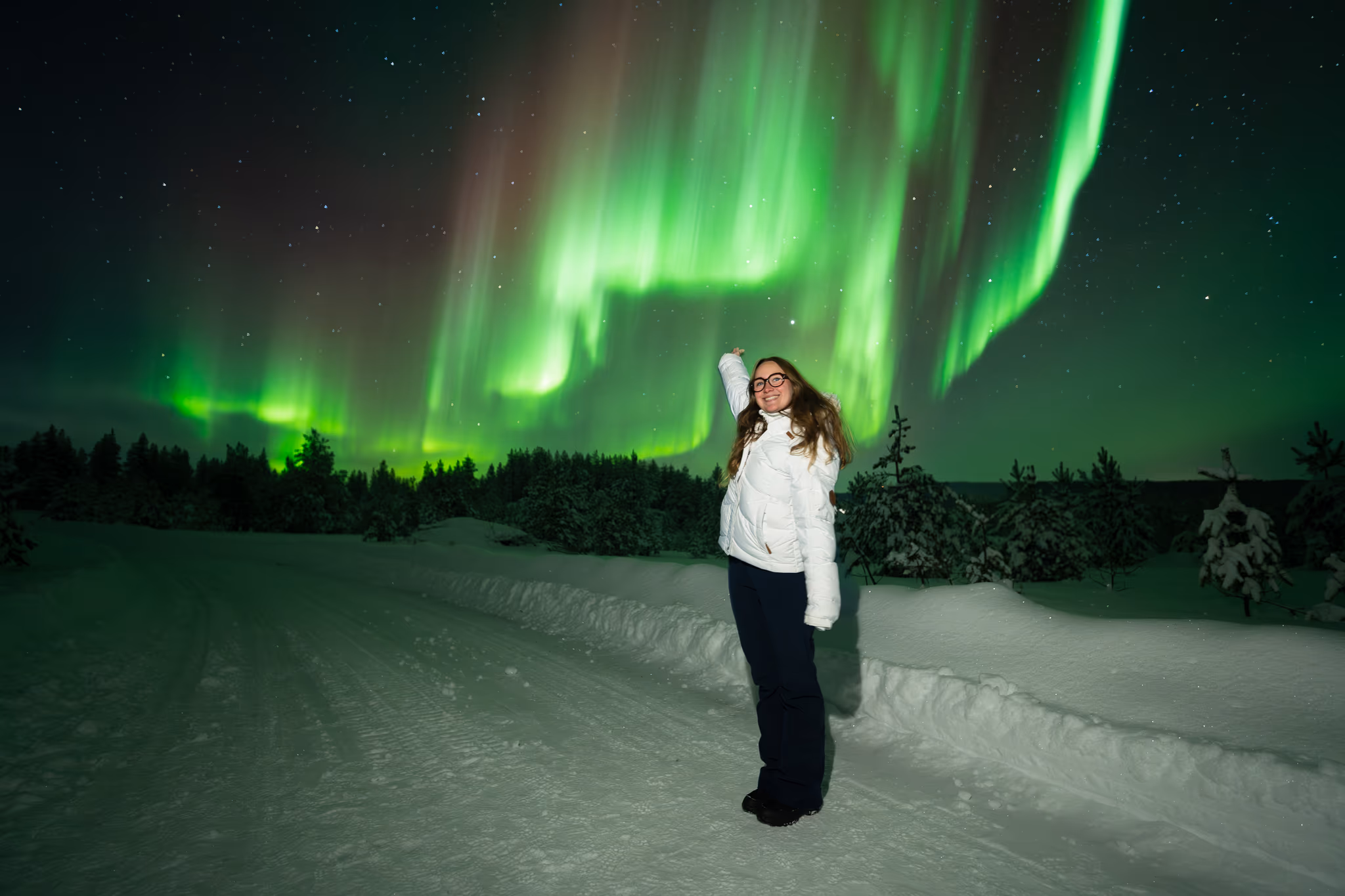 Photo réelle d'aurore d'un tour Lapland Explorers