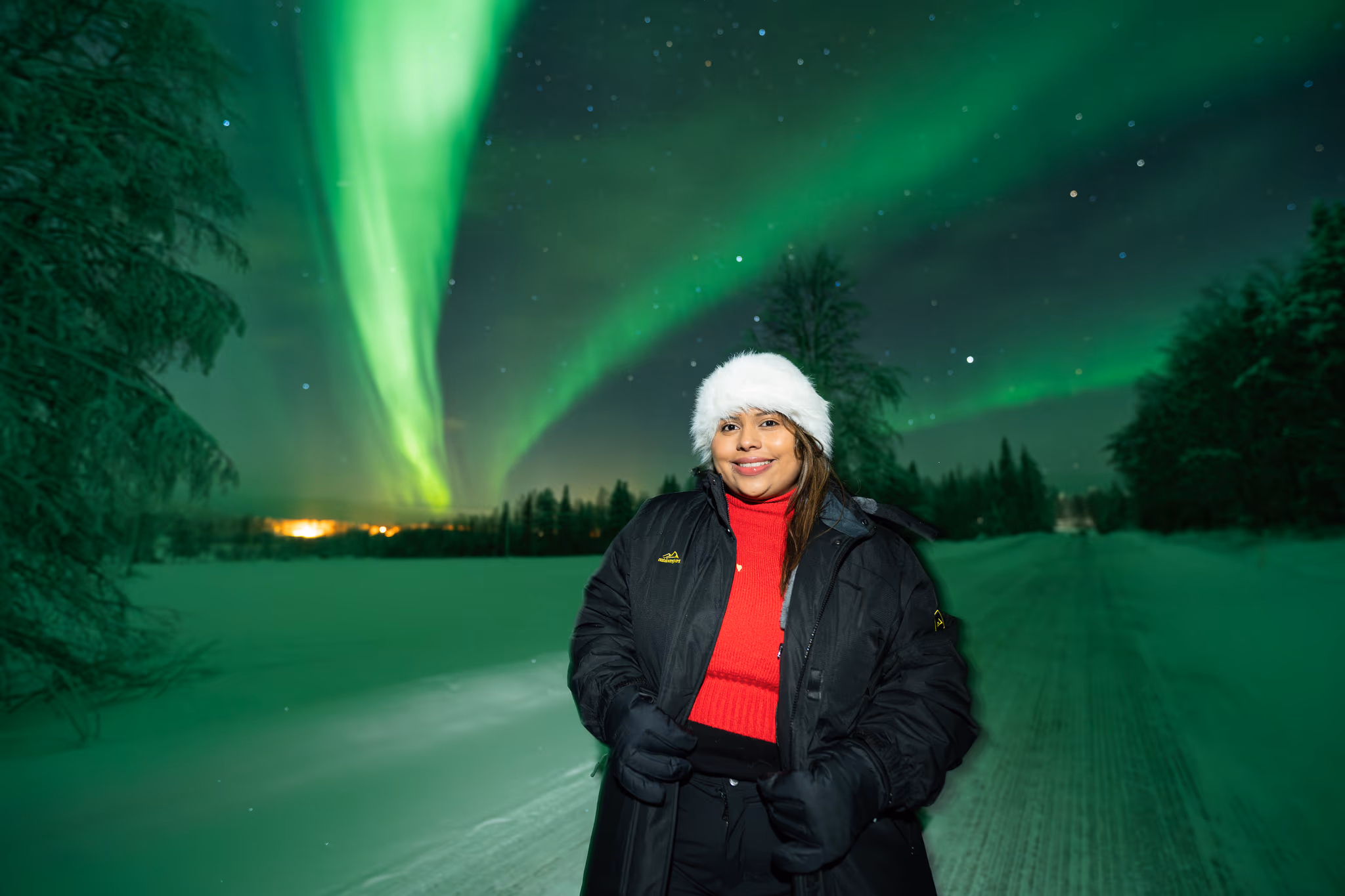 Photo réelle d'aurore d'un tour Lapland Explorers